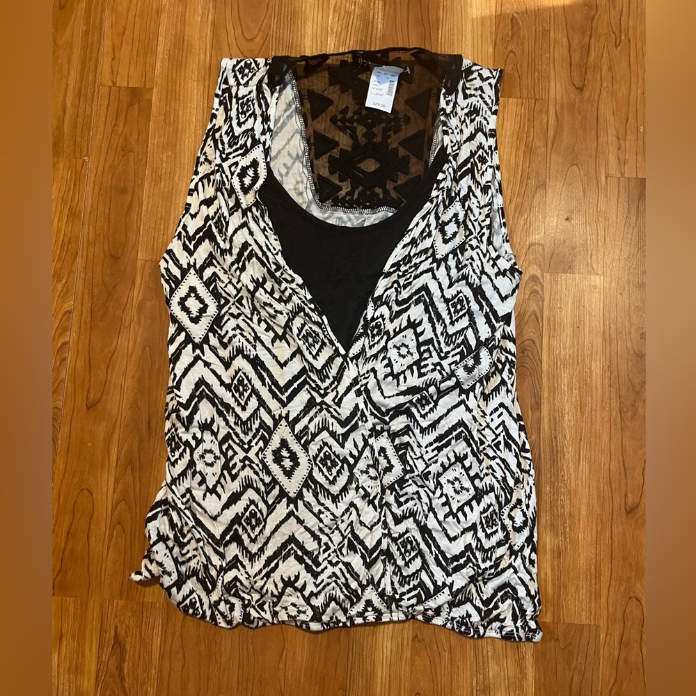 🆕 NWT Maurices Black and White Geometric Wrap Tank Top